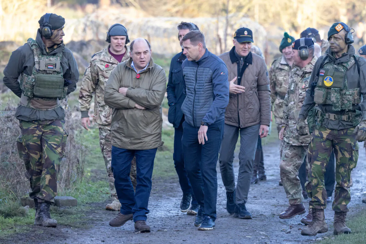 Ben Wallace, secretary of state for defence of the United Kingdom, observes as Ukrainian soldiers take part in a military exercise in the north of England, United Kingdom, on Nov. 9, 2022. (Andy Commins - Pool/Getty Images)