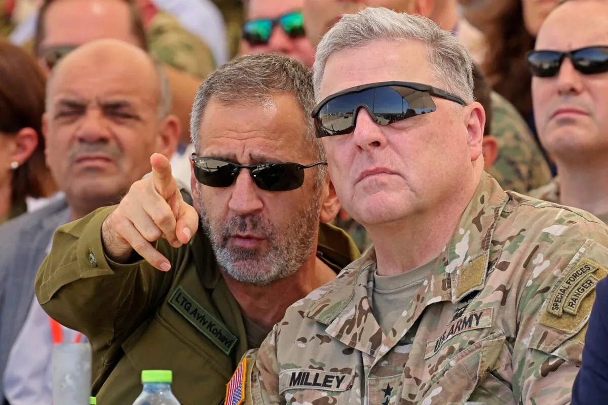 Israeli Army Chief of Staff Aviv Kohavi and U.S. Chairman of the Joint Chiefs of Staff, Gen. Mark Milley (R), attend the International Military Innovation Conference at the Tze'elim urban warfare training centre base in southern Israel on Sept. 15, 2022. (Jack Guez/AFP via Getty Images)