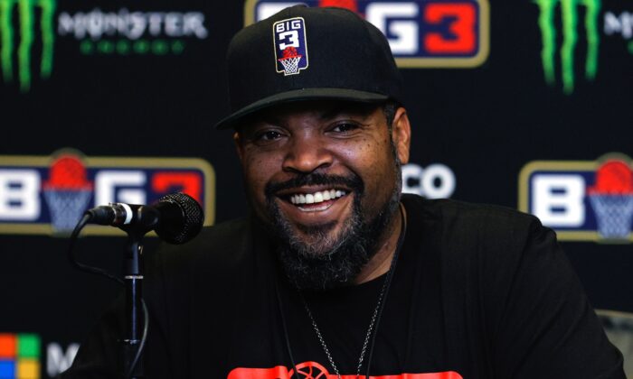 Ice Cube Tells Tucker Carlson He Didn’t Take ‘Rush Job’ COVID-19 ...
