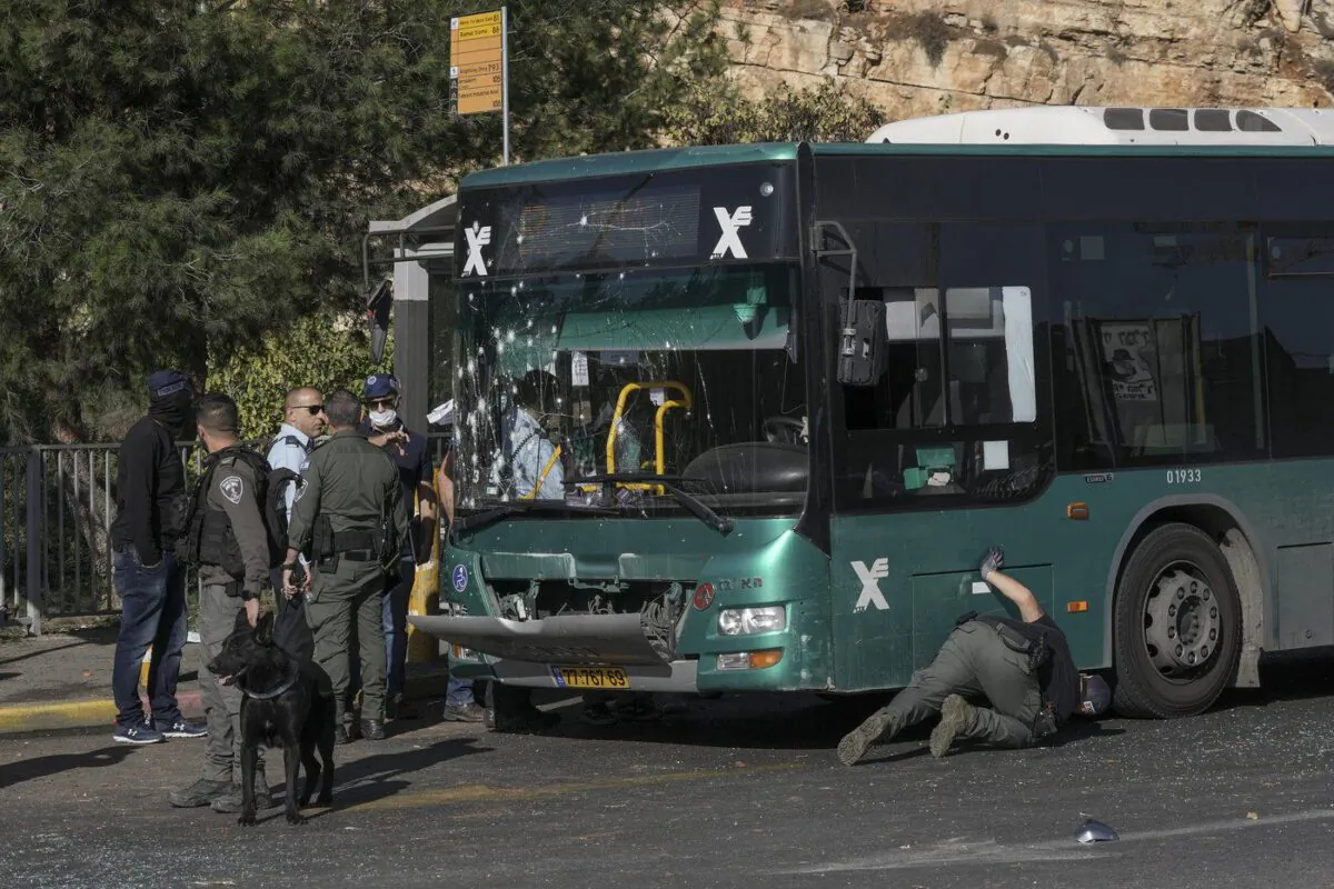 Israeli police inspect the scene of an explosion at a bus stop in Jerusalem, Nov. 23, 2022. (The Canadian Press/AP, Mahmoud Illean)