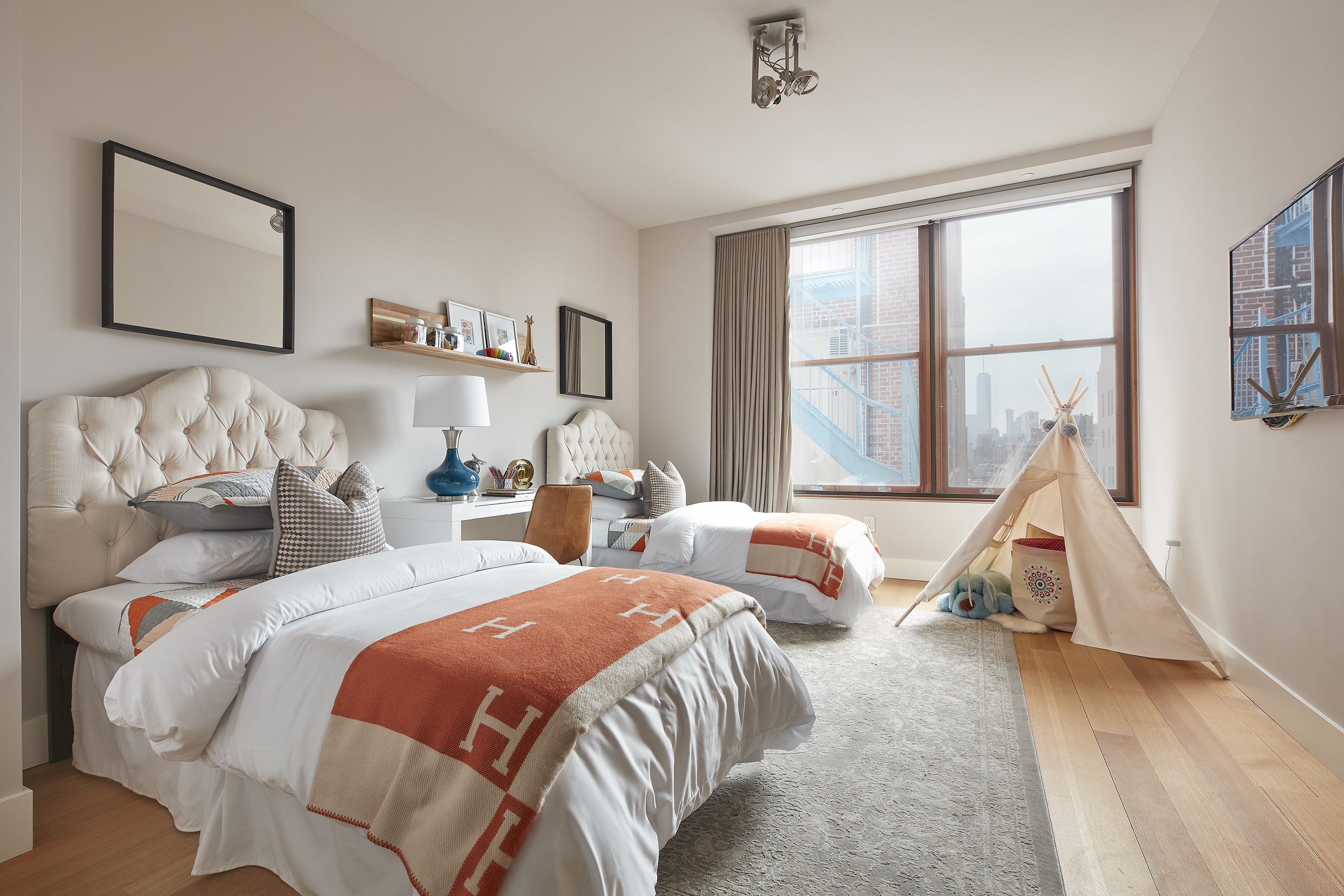 Bright and friendly, orange adds pops of rich color to this children's bedroom.