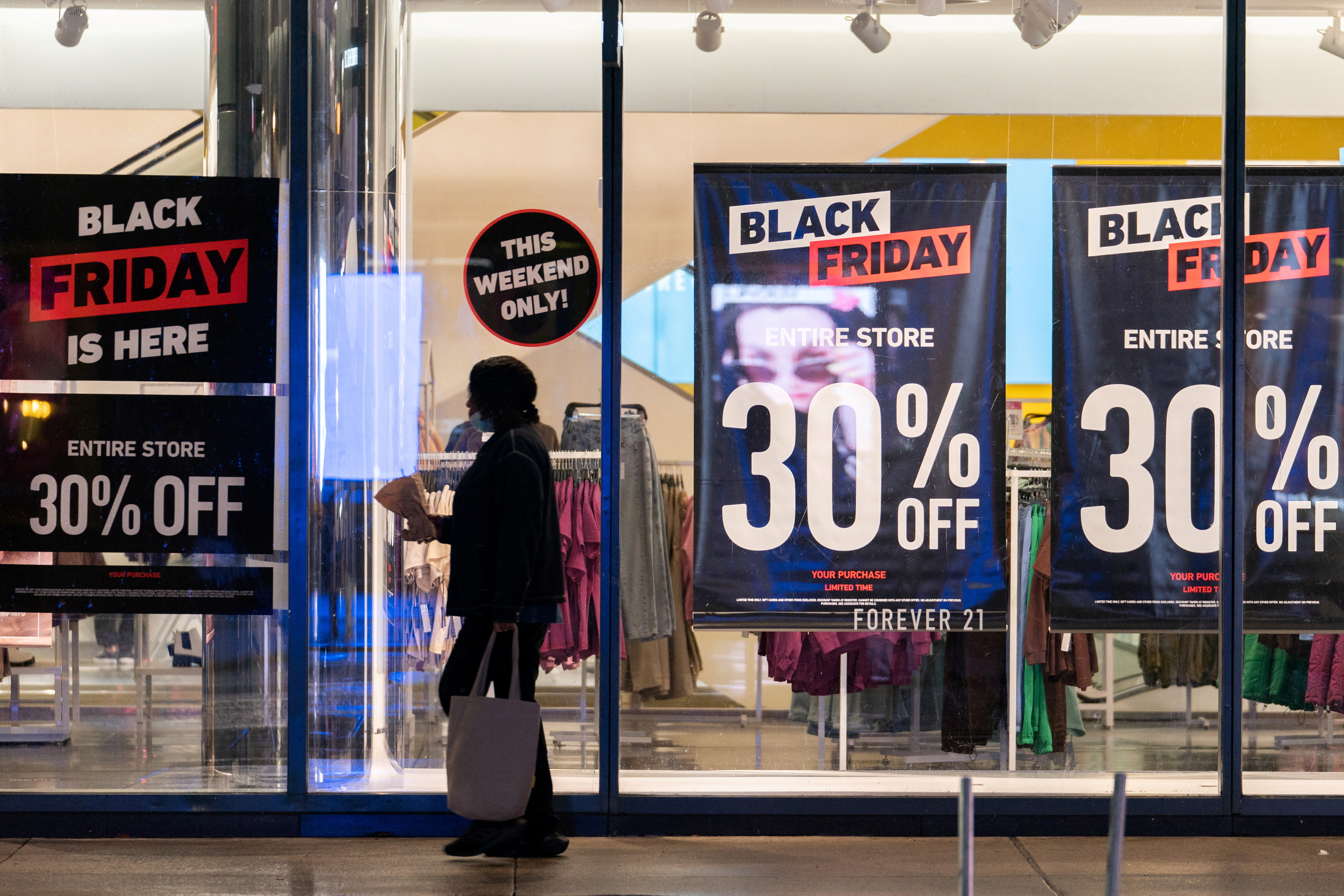 US Retailers, Consumers Brace for Unusual Holiday Shopping Season - Vimarsana News