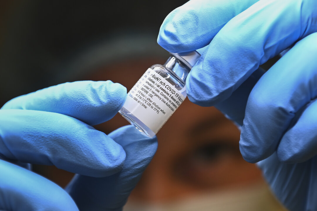 A health care worker prepares a dose of the Pfizer-BioNTech COVID-19 vaccine at a UHN COVID-19 vaccine clinic in Toronto on Jan. 7, 2021. (The Canadian Press/Nathan Denette)