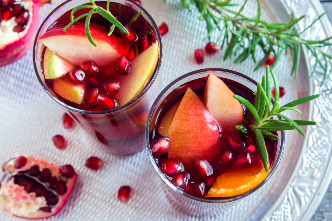 Christmas, autumn or winter drink with oranges, apples, pomegranate seeds, rosemary (Oksana Mizina/Shutterstock)