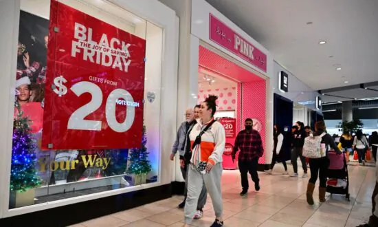 US Consumer Sentiment Jumps to Four-Month High on Debt-Cap Deal