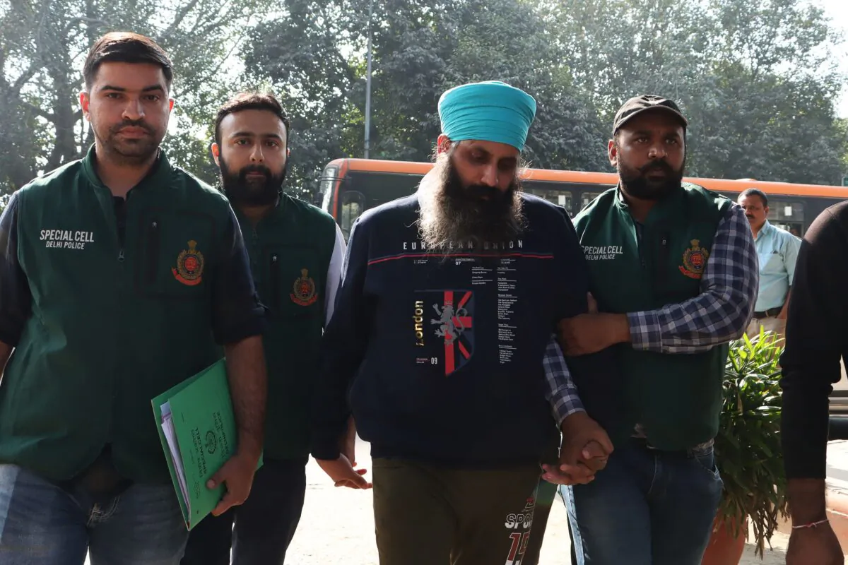 Delhi Police Special Cell officers escort Rajwinder Singh (2R) to Patiala court after being arrested in relation to the 2018 murder of Australian national Toyah Cordingley in Australia's Queensland state, in New Delhi, on Nov. 25, 2022. (AFP via Getty Images)