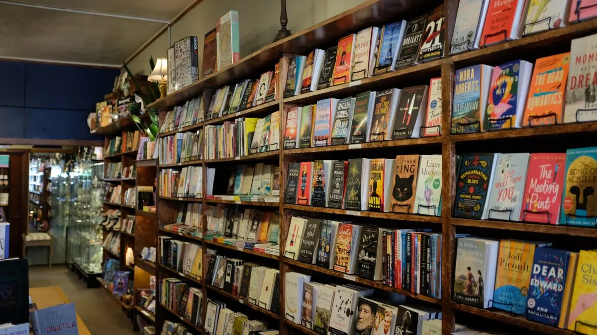 Bookcases in Pilgrim’s Way Books and Secret Garden in Carmel, Calif., on Oct. 18, 2022. (David Lam/NTD)