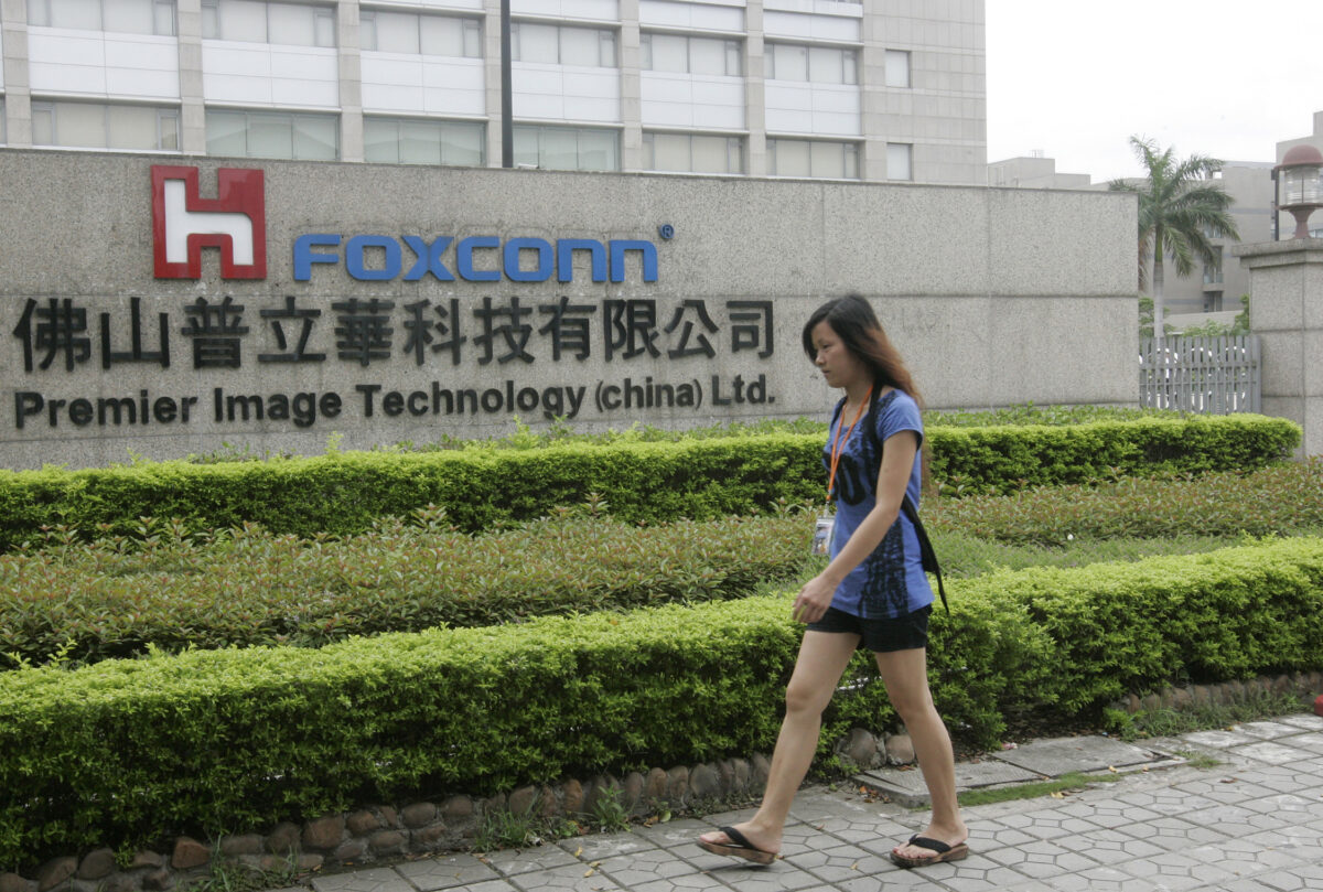 Fearing Revenue Losses, Local Governments Mobilize Veterans to Cover Worker Shortage at Foxconn - Vimarsana News