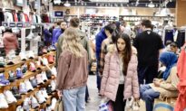 Black Friday Weekend Saw Subdued Mall Traffic: Report