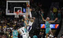 LeBron James Scores 39 as Lakers Best Spurs