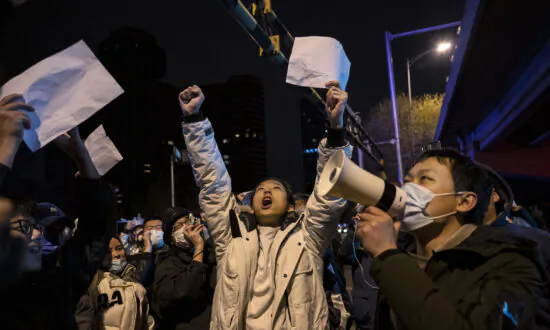 Mass COVID Protests in China Reveal a Weakened Communist Regime: Expert