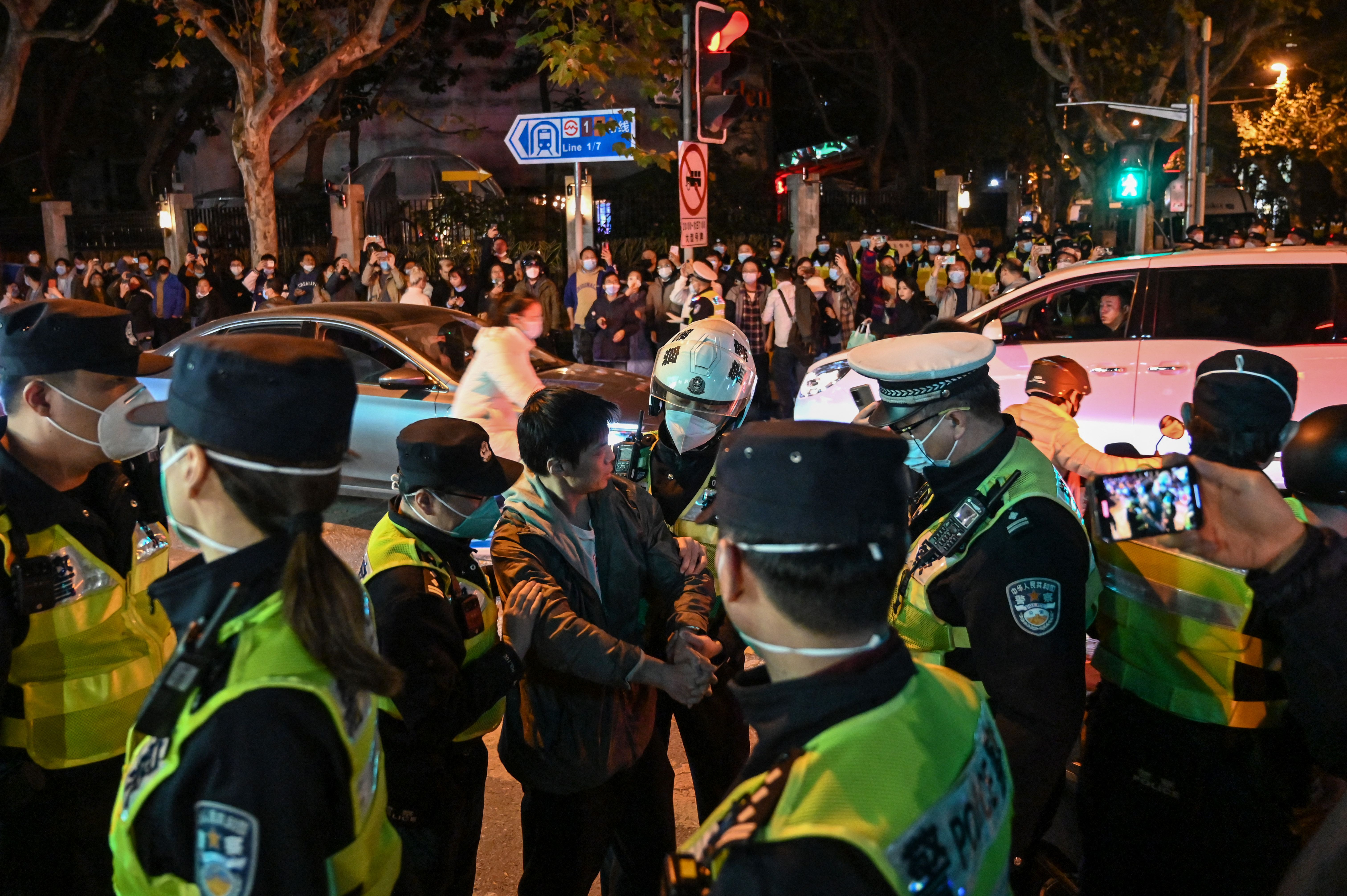 Apple Needs to Be Held Accountable for Helping the CCP Obstruct Protesters: Author - Vimarsana News