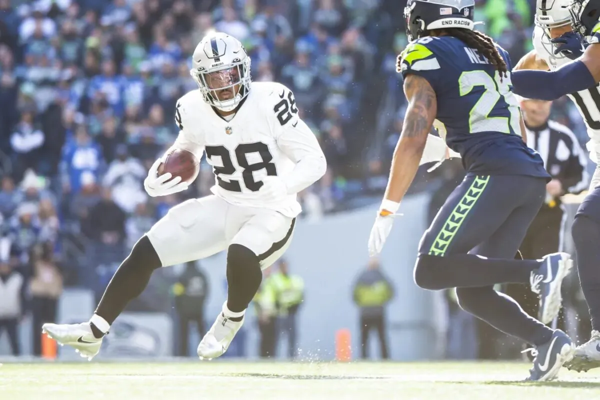Las Vegas Raiders running back Josh Jacobs (28) rushes against the Seattle Seahawks during the first quarter at Lumen Field in Seattle on Nov. 27, 2022. (Joe Nicholson/USA TODAY Sports via Field Level Media)