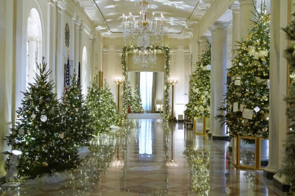 https://img.theepochtimes.com/assets/uploads/2022/11/28/White-House-decoration1-600x400.jpg