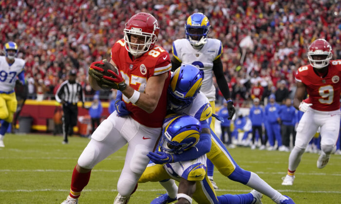 Chiefs Slog Their Way Past Beat-Up Rams for 26–10 Victory | The Epoch Times