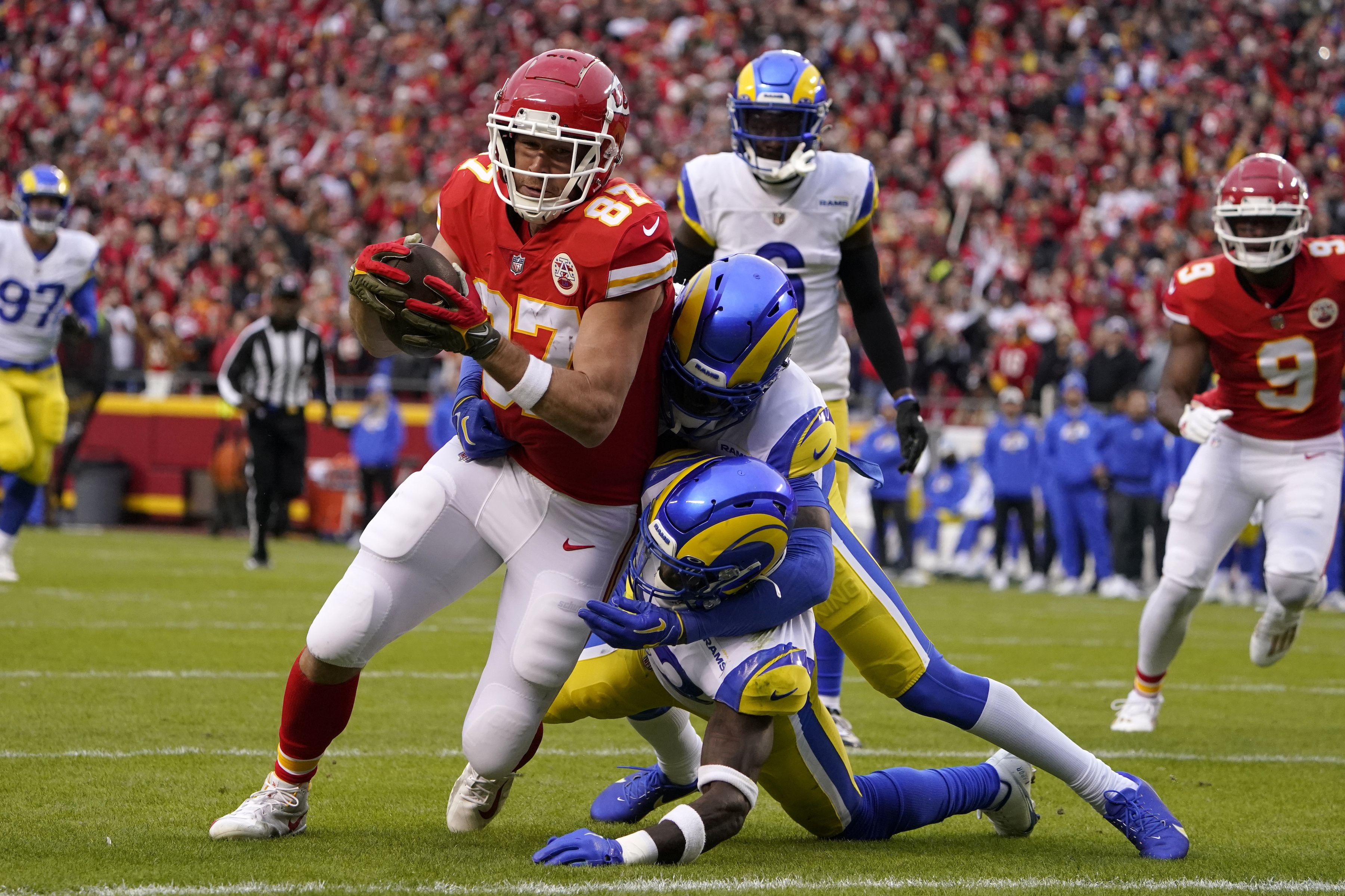 Chiefs Slog Their Way Past Beat-Up Rams for 26–10 Victory