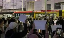 ‘CCP! Step Down!’ Outraged by COVID Lockdowns, Australian Chinese Students Rally to Protest