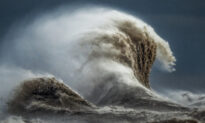 Photographer Braves Gale-Force Winds for Hours to Capture Epic Storm Waves on Lake Erie—The Photos Are Unreal