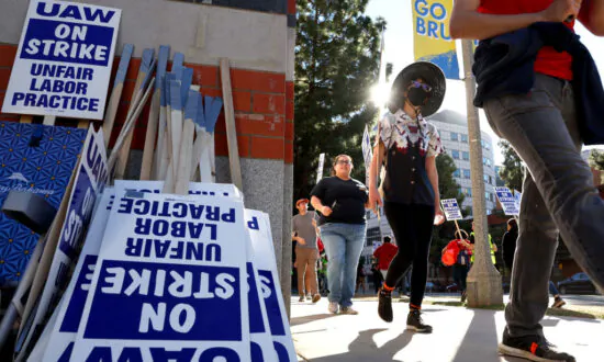 UC Postdocs, Researchers Return to Work After Labor Contract Ratified