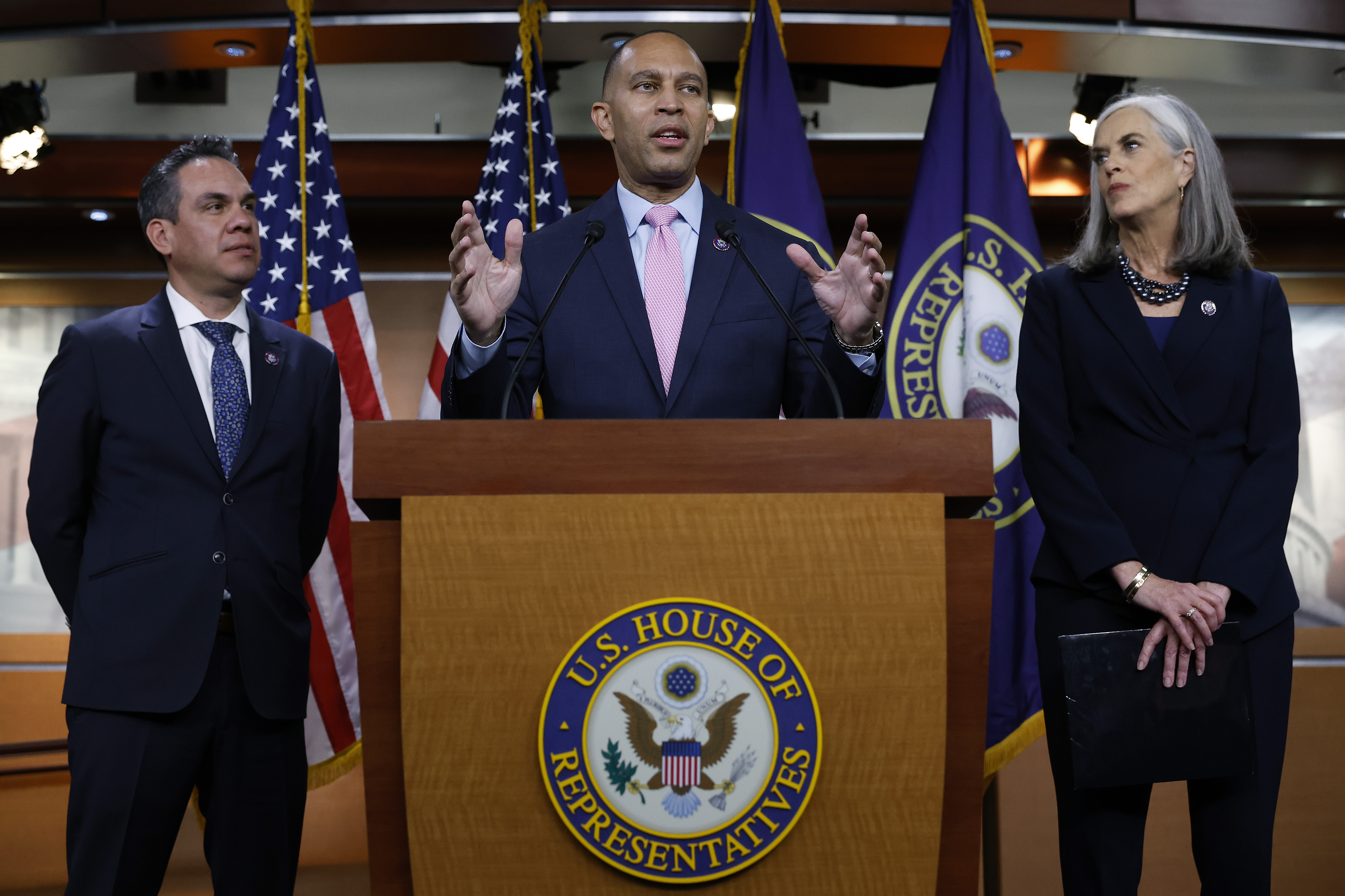 Democrats Urge Transparency Ahead of Delayed Briefing on Iran Strike