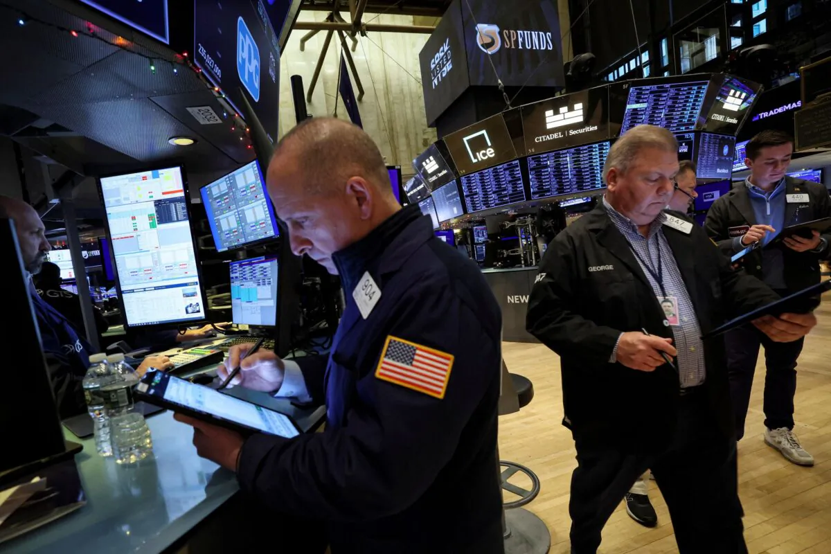 Traders work on the floor of the New York Stock Exchange (NYSE) in New York City on Nov. 29, 2022. (Brendan McDermid/Reuters)