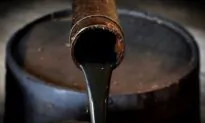 Oil Falls as Economic Fears Overshadow Saudi Output Cut
