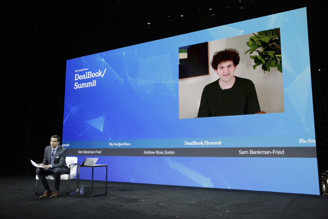 Andrew Ross Sorkin and Sam Bankman-Fried on stage at the 2022 New York Times DealBook in New York City, on Nov. 30, 2022. (Thos Robinson/Getty Images for The New York Times)