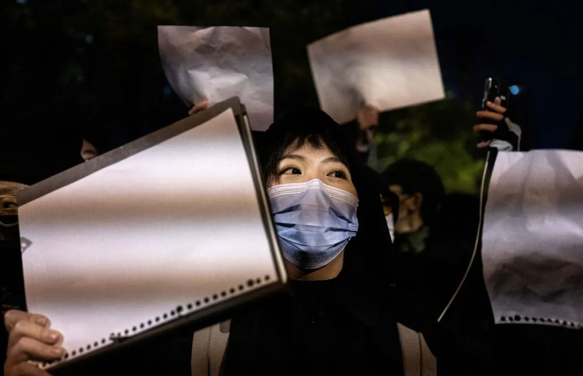 Protesters hold up a white piece of paper against censorship as they march during a protest against China's strict zero COVID measures, in Beijing, on Nov. 27, 2022. (Kevin Frayer/Getty Images)