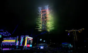 Fireworks Illuminate Skies Around the World to Mark New Year’s Eve (2)