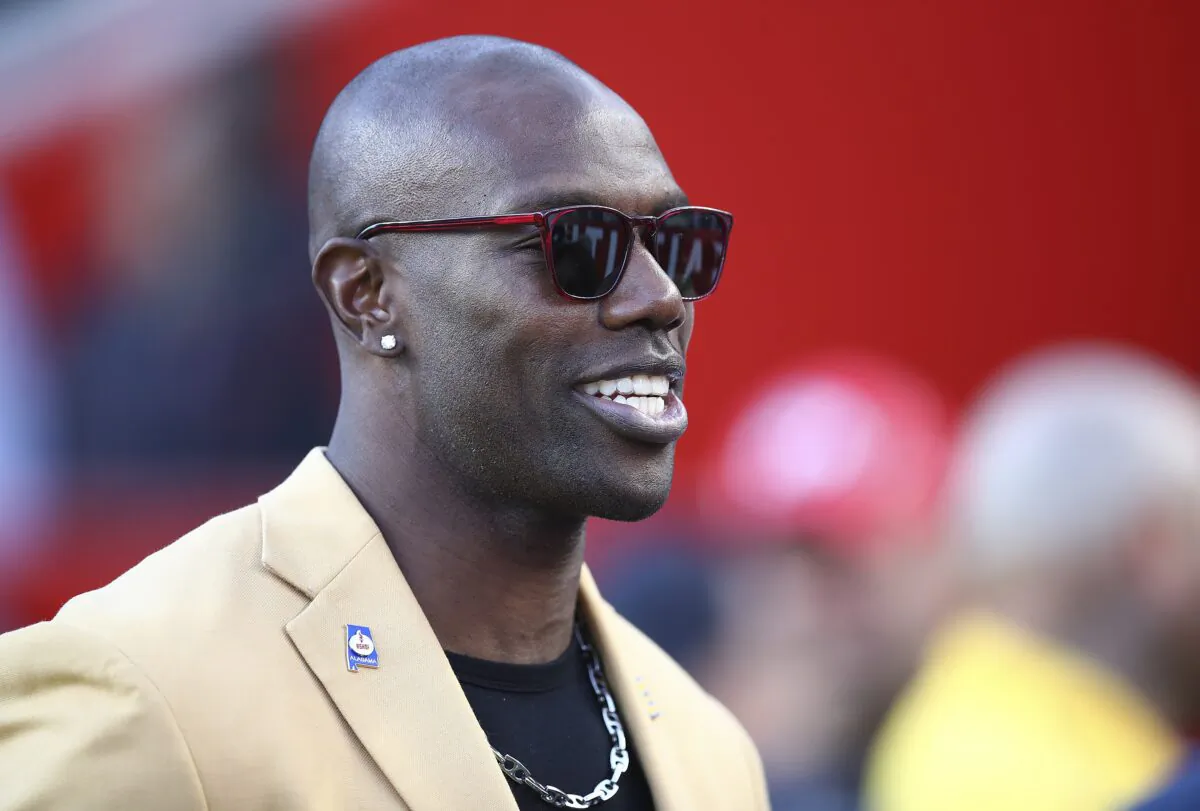 Former NFL wide receiver Terrell Owens before an NFL football game between the San Francisco 49ers and the Oakland Raiders in Santa Clara, Calif., on Nov. 1, 2018. (Ben Margot/AP Photo)