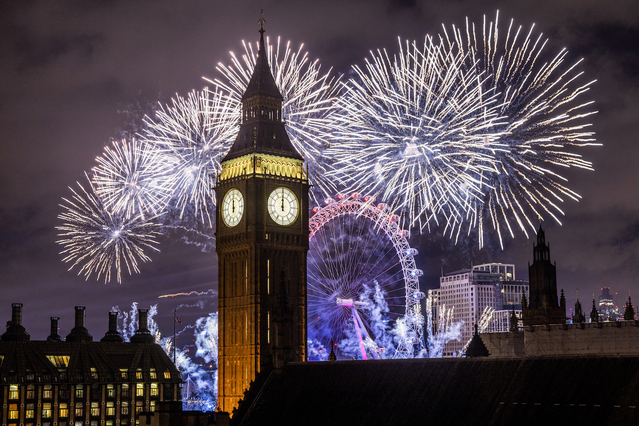 LIVE NOW Fireworks Illuminate Skies Around the World to Mark New Year