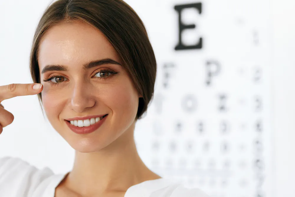 Studies show that COVID-19 can affect eye health, causing symptoms such as dry eyes and blurred vision. (Shutterstock)