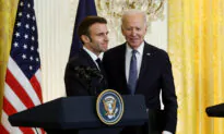 US, France Vow to Hold Russia to Account on Ukraine