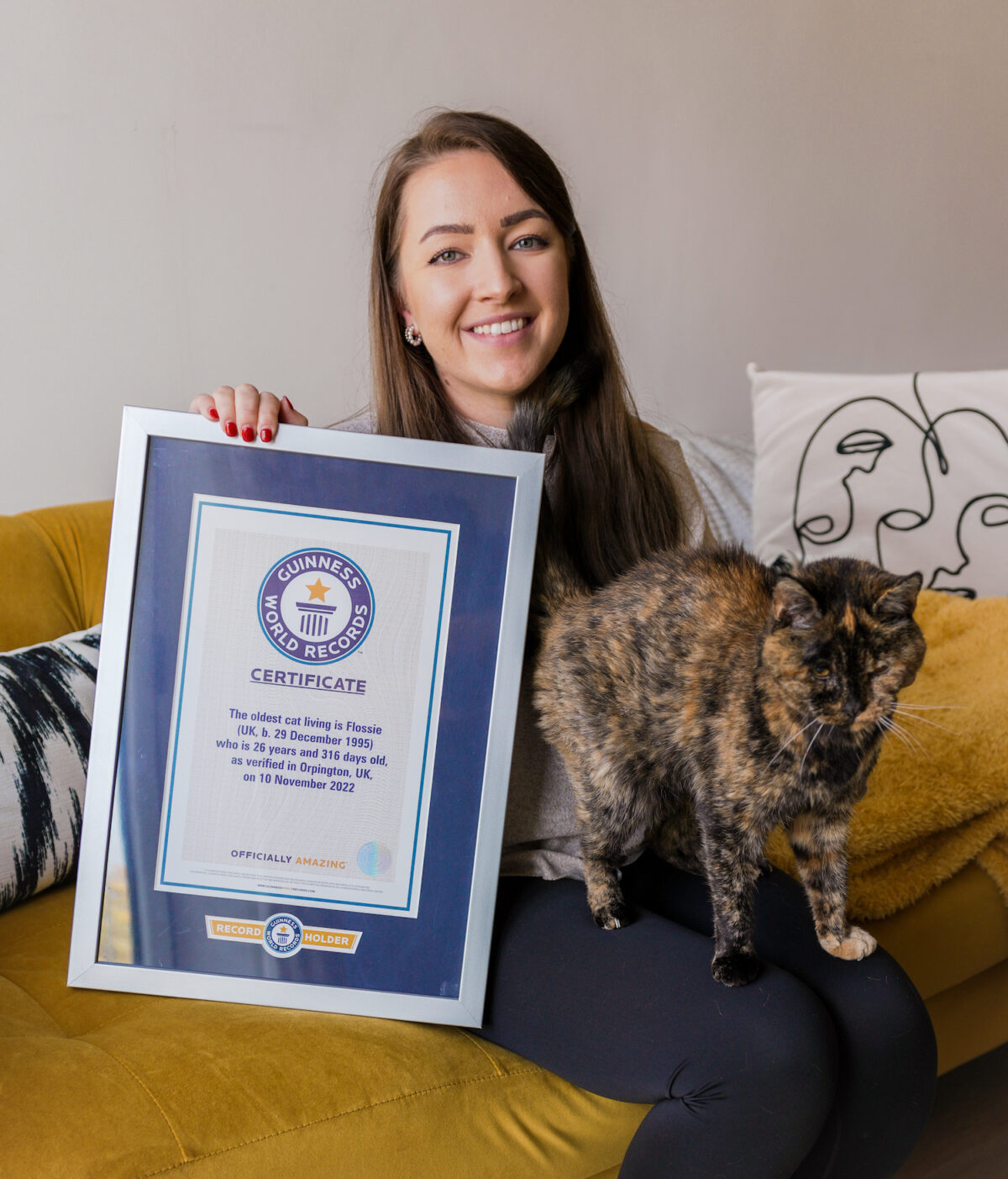 Oldest Living Cat Flossie Earns Guinness World Record At 26 Which Is 