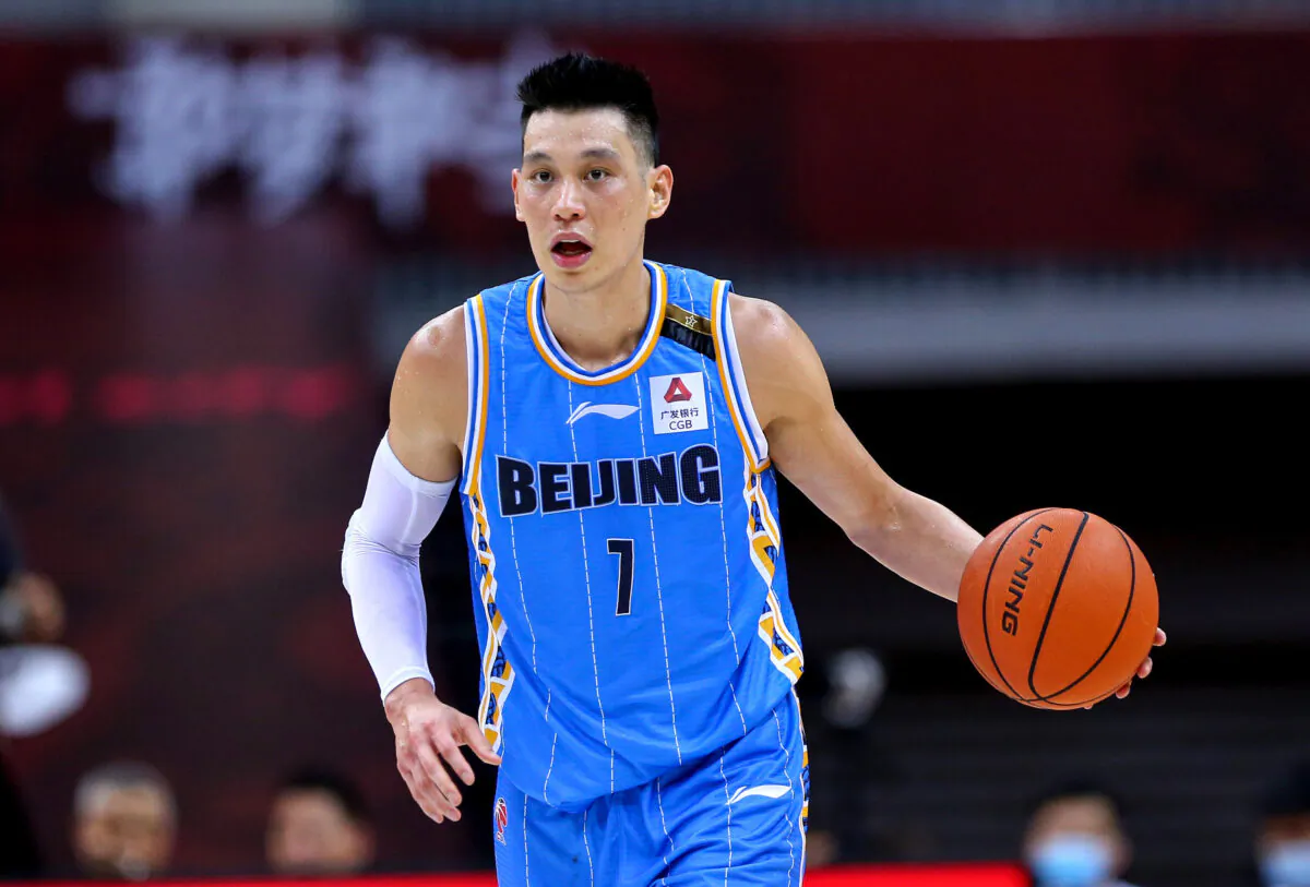 Beijing Ducks' Jeremy Lin drives the ball during the Chinese Basketball Association (CBA) match between Beijing Ducks and Guangdong Southern Tigers in Qingdao in China's eastern Shandong province on Aug. 4, 2020. (STR/AFP via Getty Images)
