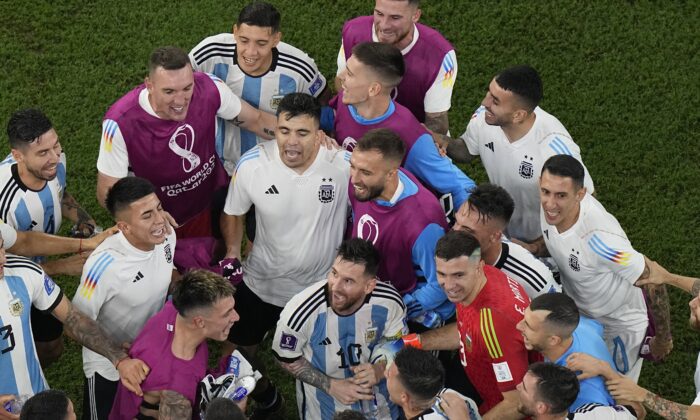 Messi Scores, Argentina Reaches World Cup Quarterfinals | The Epoch Times