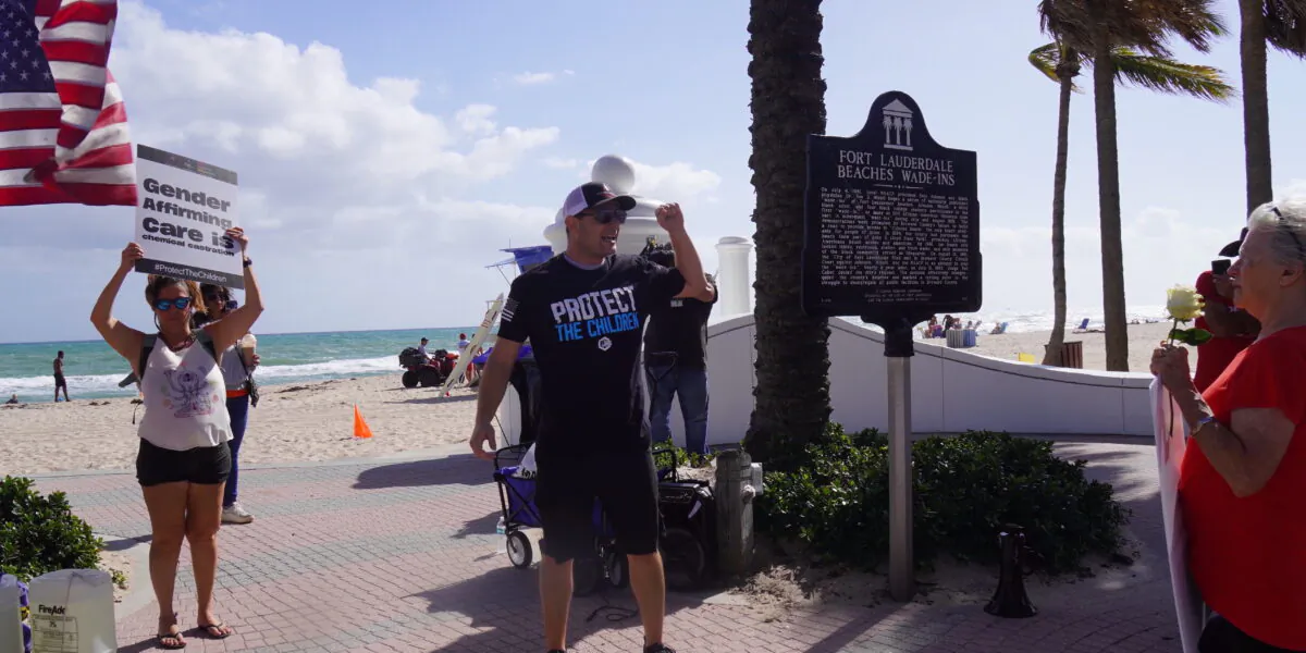 Elon Gerberg, an organizer for Fathers for Freedom, leads the crowd chanting "Leave the children alone" at Fort Lauderdale Beach on Dec. 3, 2022. (Jann Falkenstern/The Epoch Times)