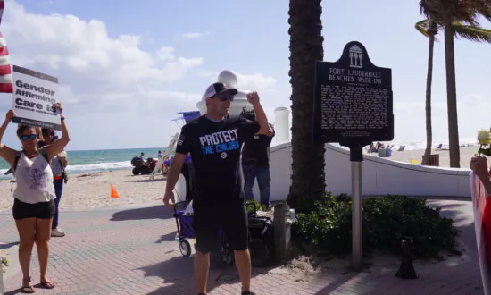 Florida Protesters Rally to Oppose Sexualization of Children, Ignore Antifa Threats