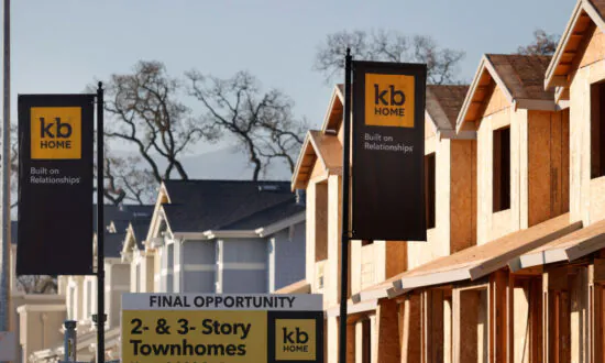 Lumber Prices Hit 2022 Low as Homebuilder Sentiment Collapses