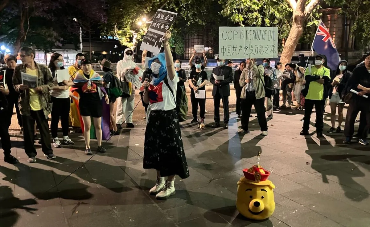 People from all political persuasions gather in Sydney, Australia, to voice their support for protesters in China fighting for their freedom and calling for an end to the CCP and its zero-COVID restrictions on Dec. 3, 2022. (Melanie Sun/The Epoch Times)