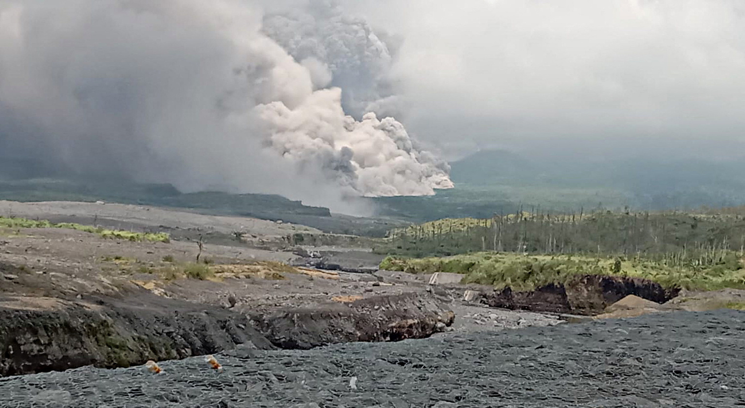 Indonesia Evacuates Villagers as Volcano Erupts on Java Island - Vimarsana News