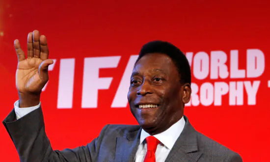 Pelé’s Family Gathers at Hospital Bedside in Sao Paulo