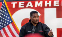 Warnock and Walker Wind Up Their Campaigns as Runoff Looms