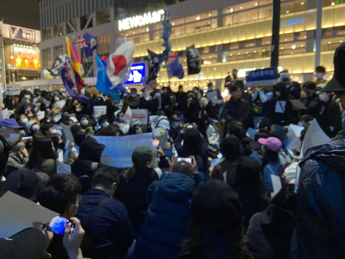 A rally in the public square in front of Tokyo’s Shinjuku Station, supporting the white paper revolution in mainland China, on Nov. 30, 2022. (The Epoch Times)