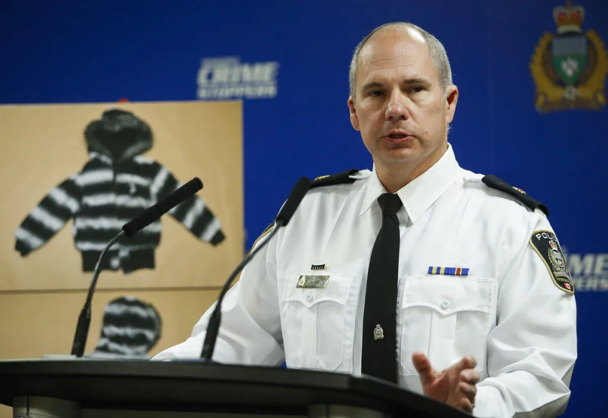 Winnipeg police Insp. Shawn Pike provides an update to an ongoing homicide investigation in Winnipeg, Dec. 1, 2022. (The Canadian Press/John Woods)