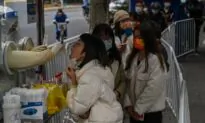 Elderly Shanghai Couple Reveals Their Method to Stay Safe From COVID