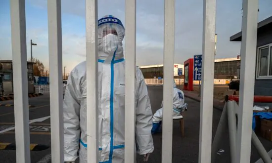 Pandemic Worker Regrets the Easing of the Lockdowns in China