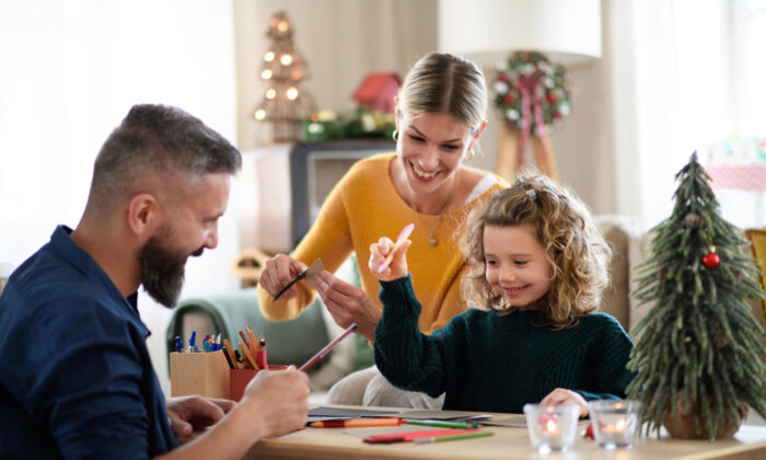 最好的节日传统围绕着孩子； 让他们参与制作，并将他们无限的精力投入创意渠道。  （地面图片/Shutterstock）