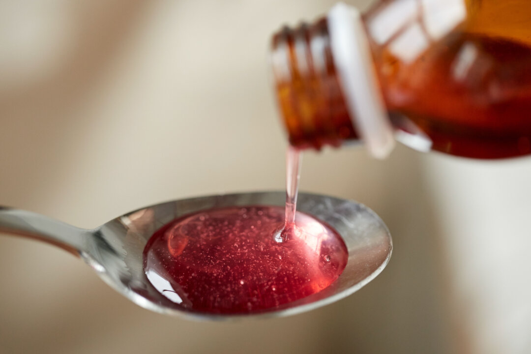 Immunologist and Biochemist Speaks out About Dangers of Acetaminophen for Children