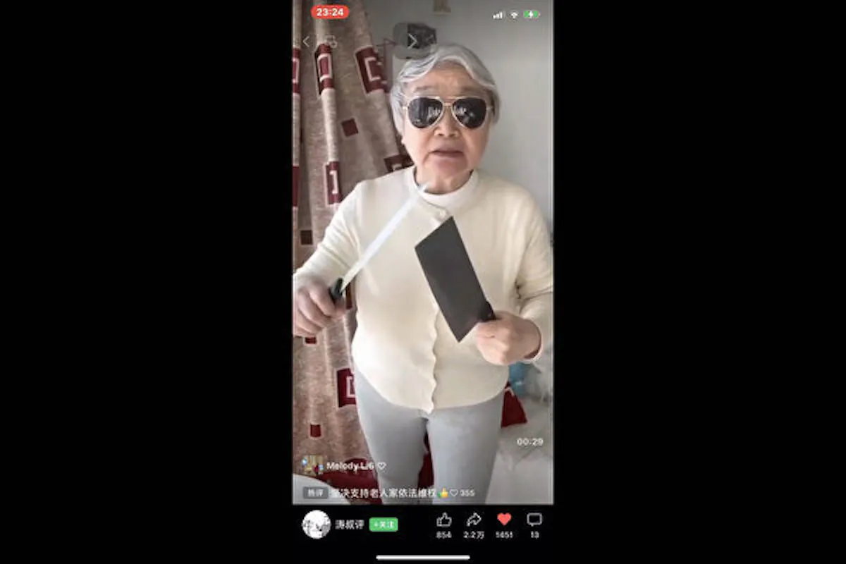 Xie Xiaoqin, daughter of a former Communist Party official, denounces the Chinese regime's extreme COVID measures, in a still from a video posted by Gan Jing World. (Gan Jing World/Screenshot via The Epoch Times)